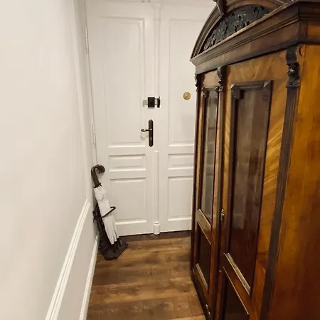 Kochanowskiego - Topolove & * Cracóvia